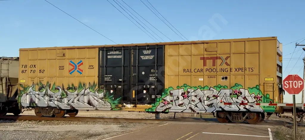 TBOX677052 - NORTH-AMERICA