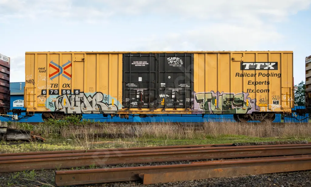 TBOX670596 - NORTH-AMERICA