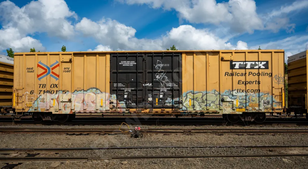 TBOX671015 - NORTH-AMERICA