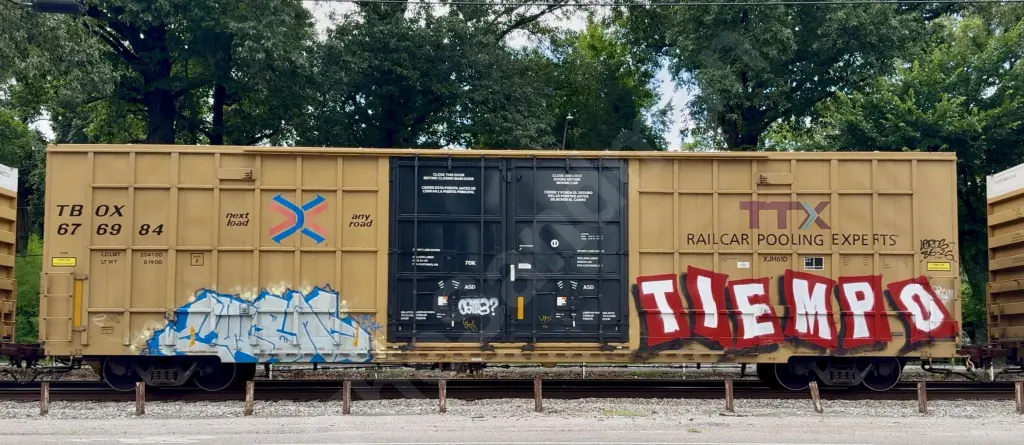 TBOX676984 - NORTH-AMERICA