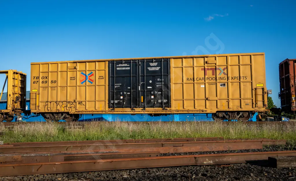 TBOX676950 - NORTH-AMERICA