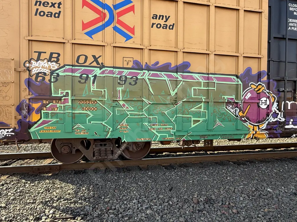 TBOX639193 - NORTH-AMERICA