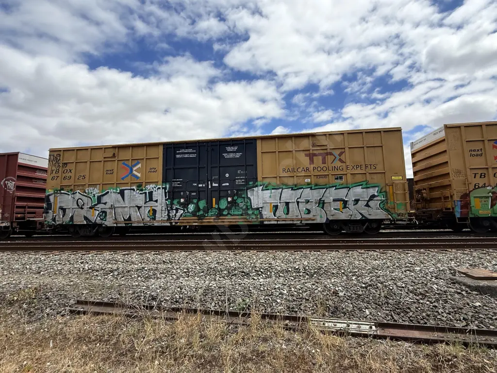 TBOX676925 - NORTH-AMERICA