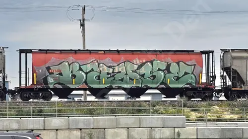 CN111381