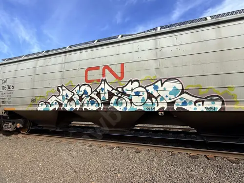 CN115086