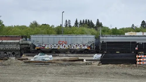 CN113475